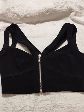 OH YES Black Front-Zip Crop Top